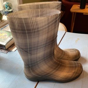 Rubber rain boots for spring!